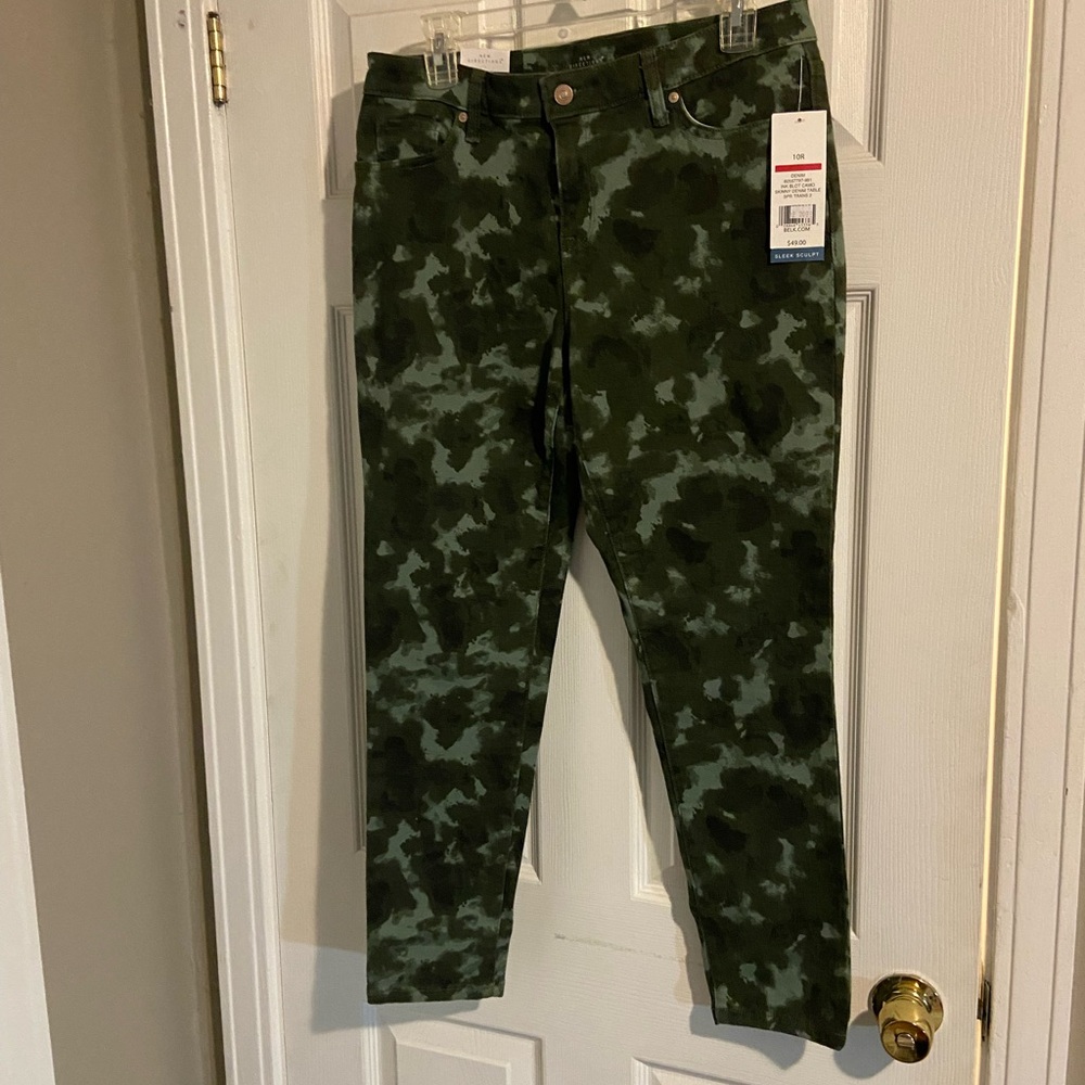 New Directions Sleek Sculpt 10R Green Camouflage jeans